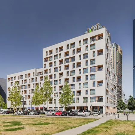 Superapart Kolejowa 49a Varşova