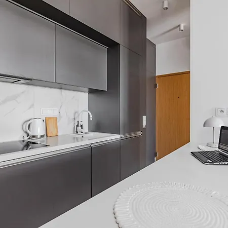 Superapart Kolejowa 49a 아파트
